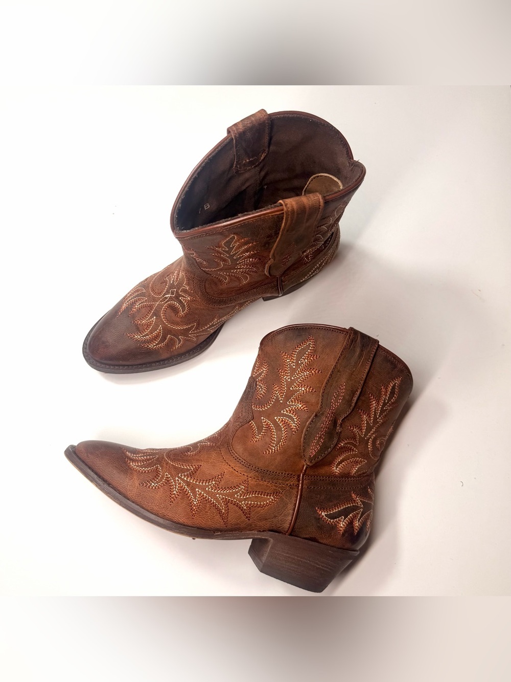 Ariat Women’s Carlin Embroidered Western Leather Ankle Booties Size - 7B - Picture 8 of 10
